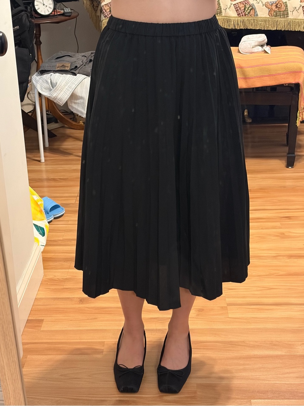 UNIQLO Black Pleated Skirt